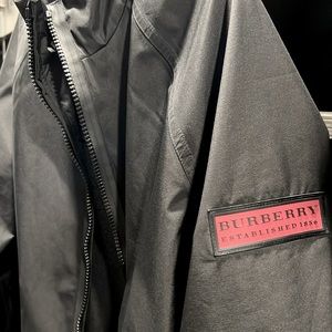 Burberry light jacket in black - size large